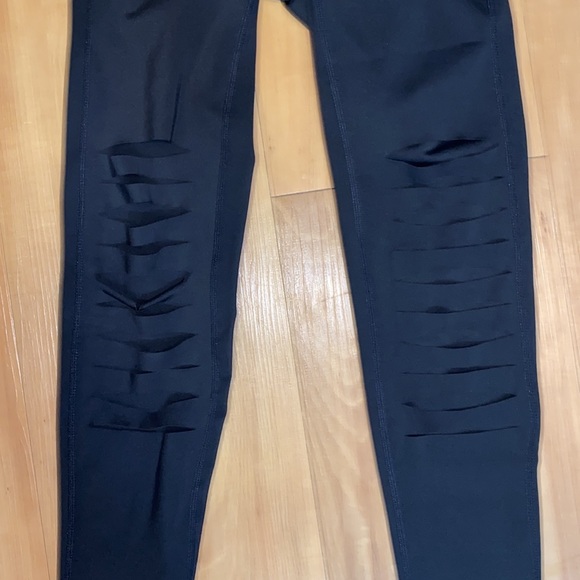 Zenana ripped leggings - Picture 2 of 4